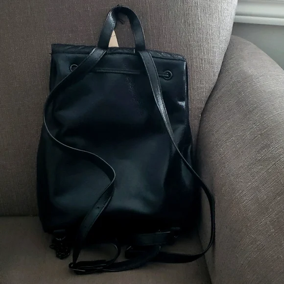 VS Backpack - Picture 2 of 4